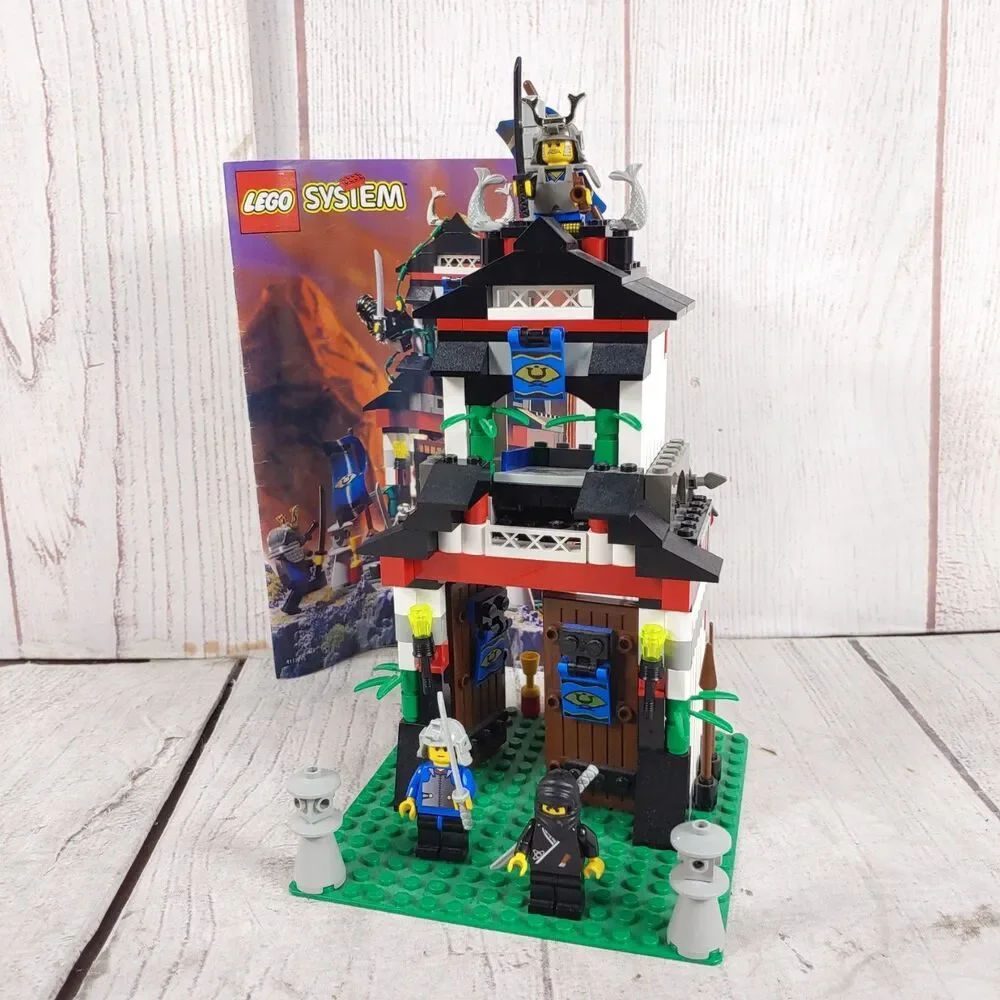Vintage LEGO Set 6083 Samurai Stronghold - 98% NEAR COMPLETE w/ Manual - No Box